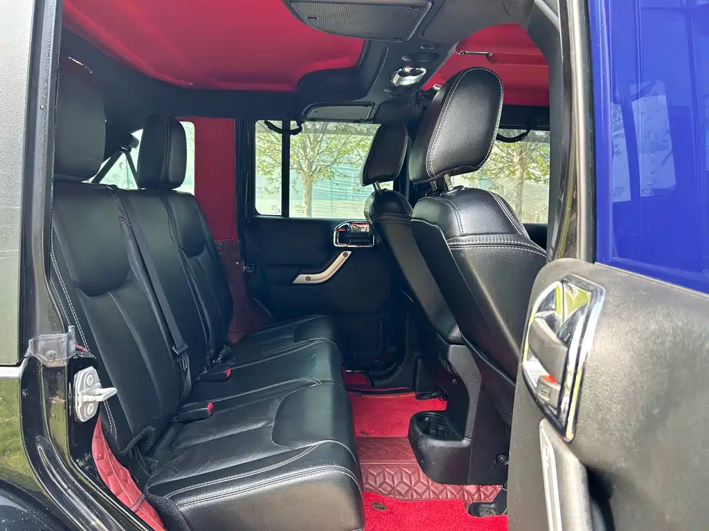 Wrangler 2017 3.0L Sahara four-door comfort version купить на сайте DeffCars