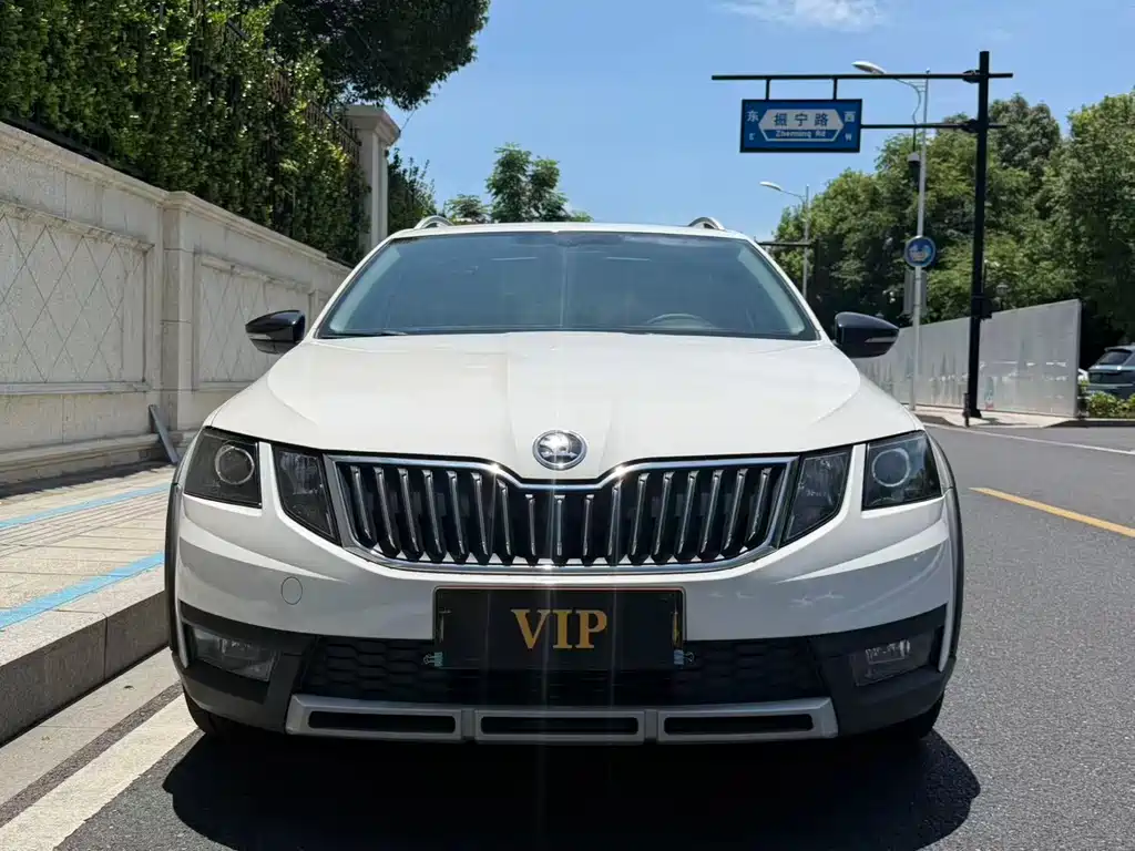 Octavia 2019 Station Wagon TSI230 DSG Deluxe Edition National V купить на сайте DeffCars