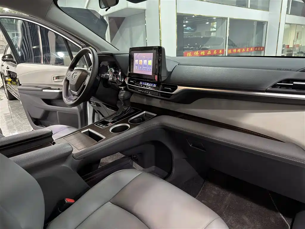 SIENNA 2023 2.5L Hybrid Comfort Edition купить на сайте DeffCars