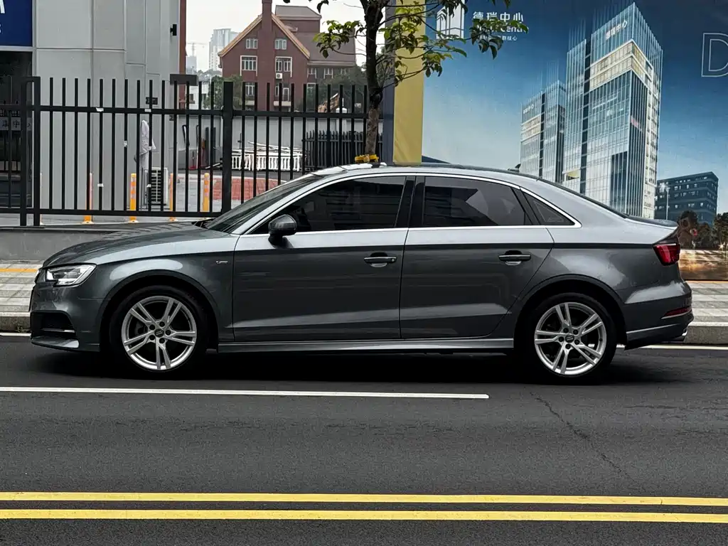 Audi A3 2018 30th Anniversary Limousine 35 TFSI Fashion купить на сайте DeffCars