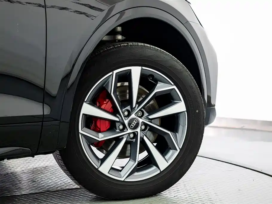 Audi Q5L 2024 40 TFSI luxury and dynamic model купить на сайте DeffCars
