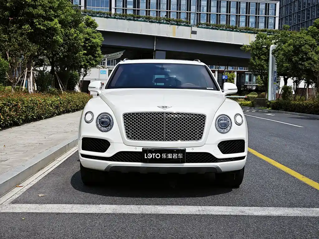 Bentayga 2018 4.0T V8 купить на сайте DeffCars