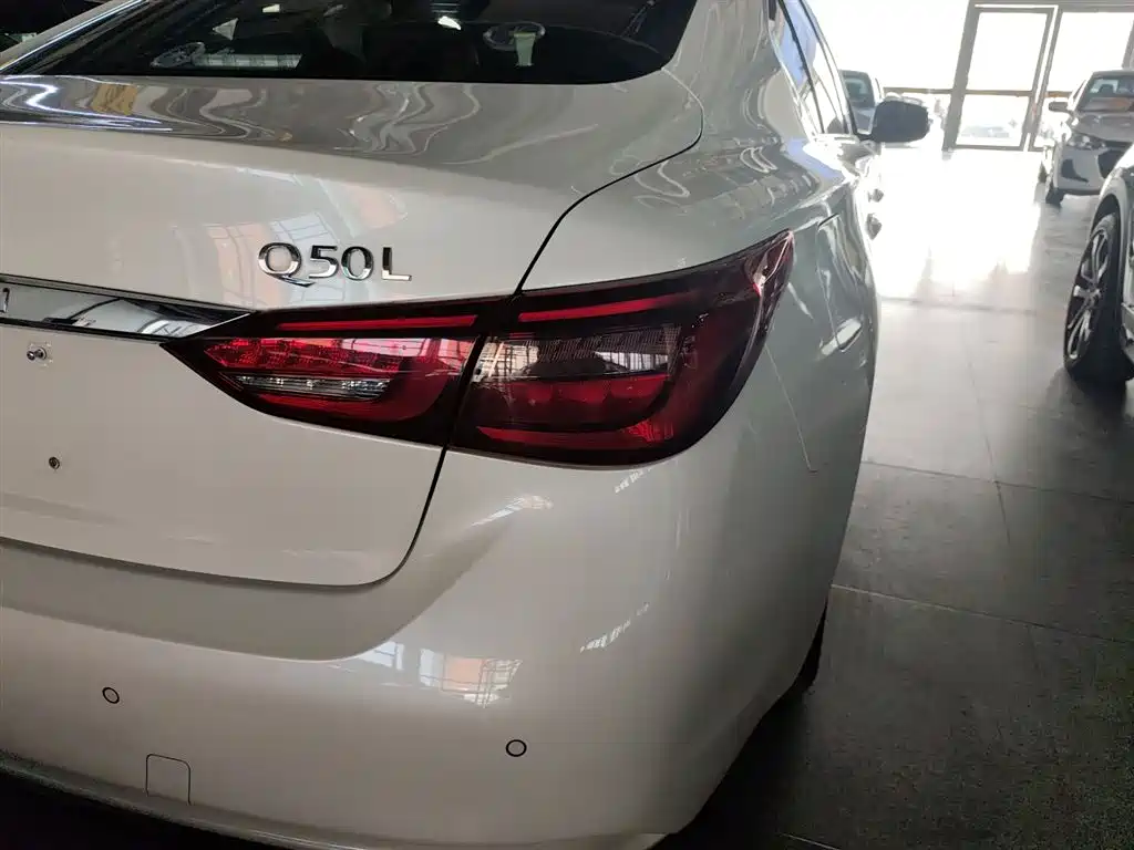 Infiniti Q50L 2018 2.0T Comfort Edition National VI купить на сайте DeffCars