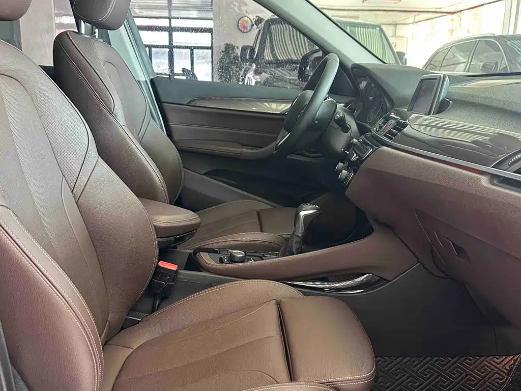 BMW X1 2018 sDrive18Li Exclusive Model купить на сайте DeffCars