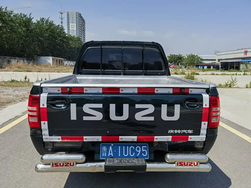 Isuzu pickup truck 2015 2.8T two-wheel drive 4JB1CT купить на сайте DeffCars