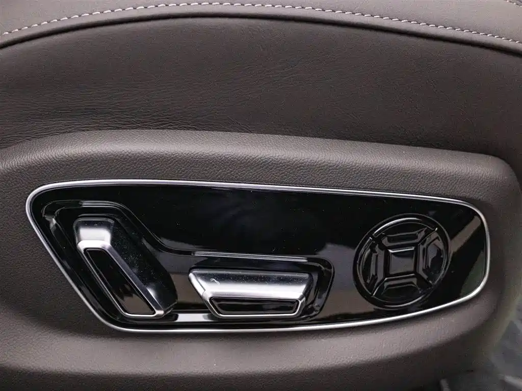 Audi A8 2025 A8L 50 TFSI quattro Premium Selection купить на сайте DeffCars