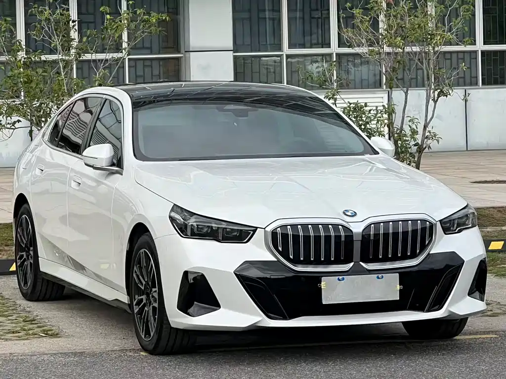 BMW 5 Series 2026 530Li Leading M Sports Package купить на сайте DeffCars