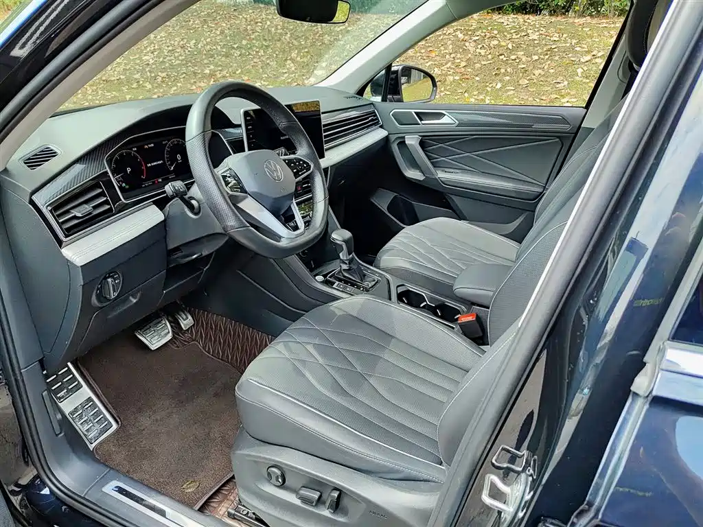 Tiguan L 2023 330TSI automatic two-wheel drive R-Line version купить на сайте DeffCars