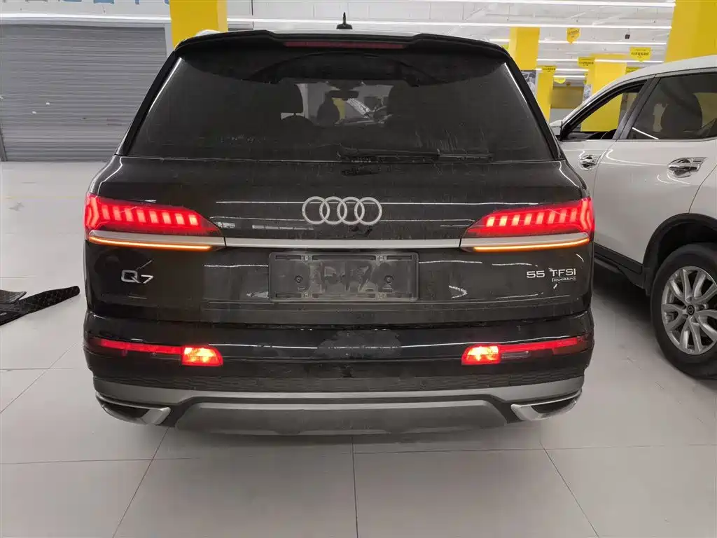 Audi Q7 2021 55 TFSI quattro S line sports version купить на сайте DeffCars