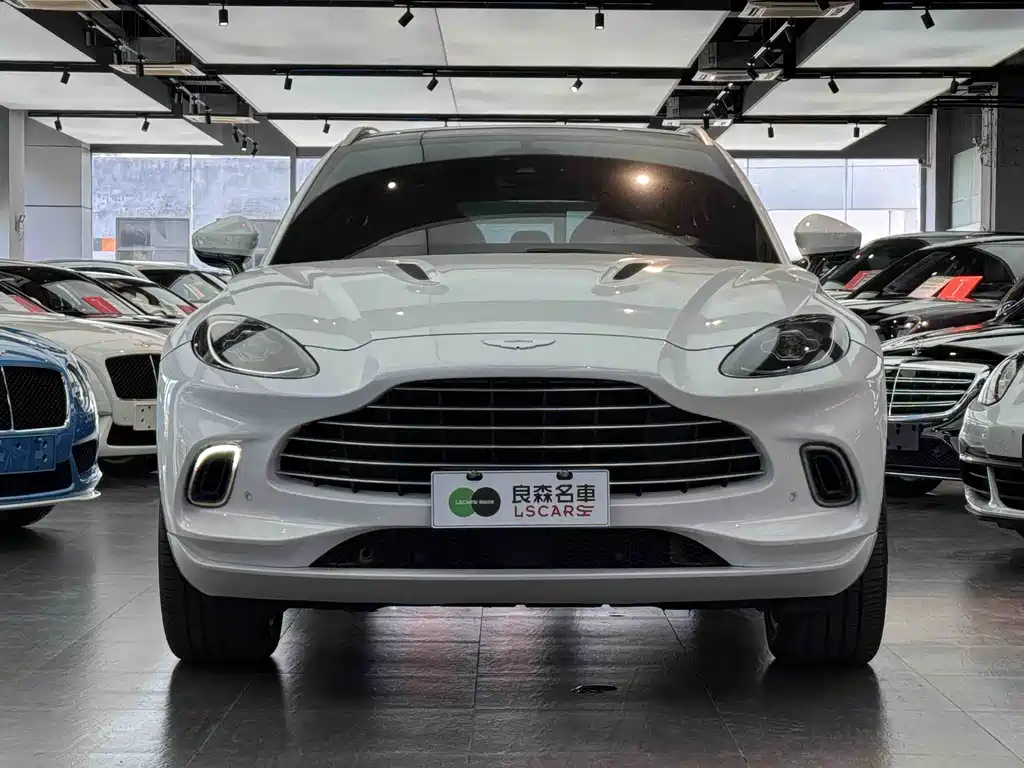 Aston Martin DBX 2023 3.0T STRAIGHT-SIX купить на сайте DeffCars