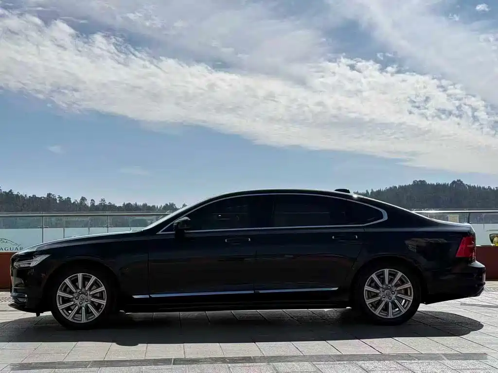 Volvo S90 2020 T5 Zhiyi Luxury Edition купить на сайте DeffCars