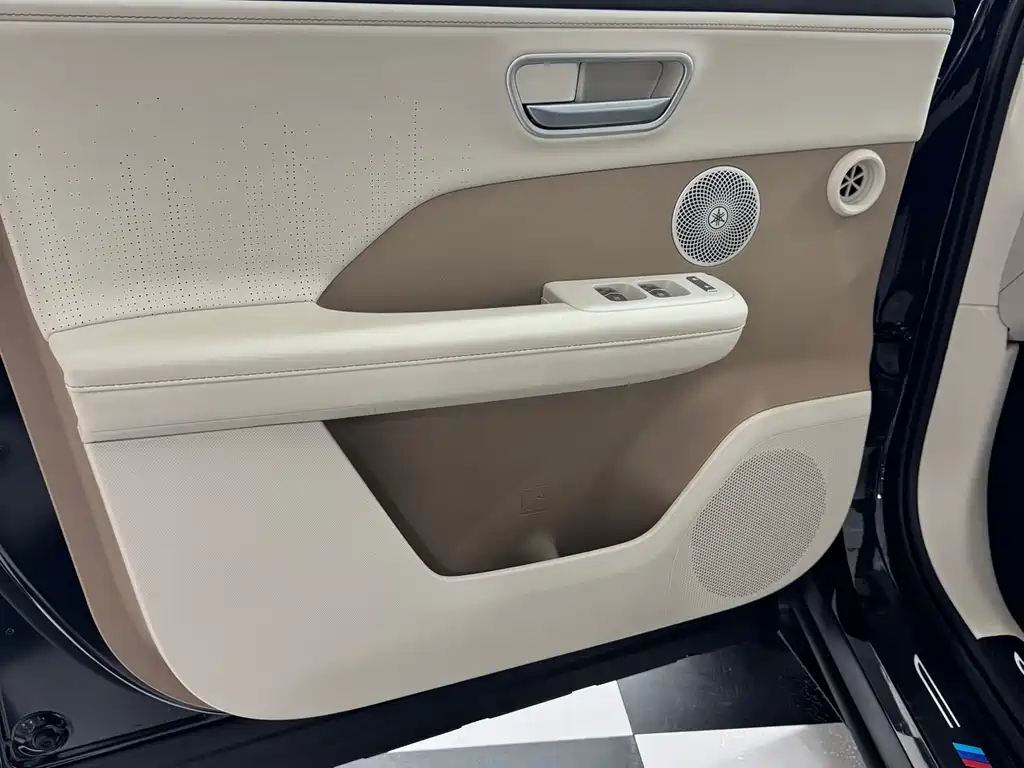 Platinum 3X 2025 520 Pro купить на сайте DeffCars