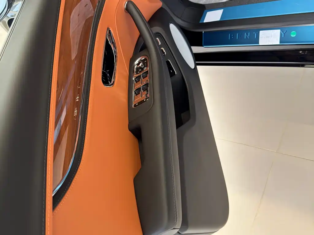 Flying Spur Plug-in Hybrid 2026 4.0T V8 Standard Edition купить на сайте DeffCars