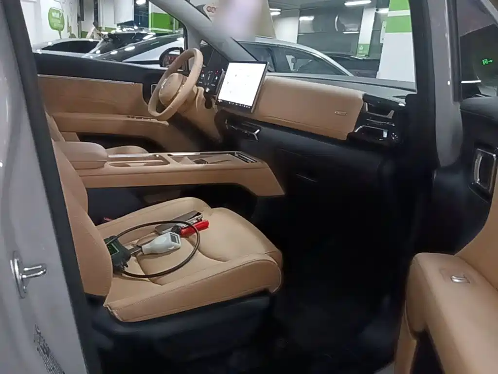 Starlight 730 New Energy 2025 plug-in hybrid 125km luxury model купить на сайте DeffCars