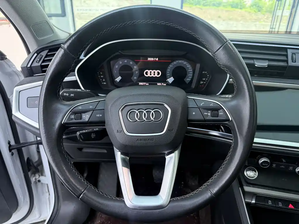 Audi Q3 2022 35 TFSI aggressive and dynamic купить на сайте DeffCars