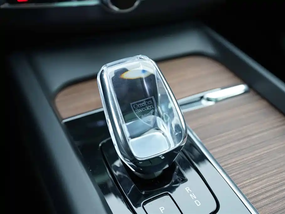 Volvo XC60 plug-in hybrid 2024 T8 plug-in hybrid long-range four-wheel drive Zhiyuan luxury version купить на сайте DeffCars