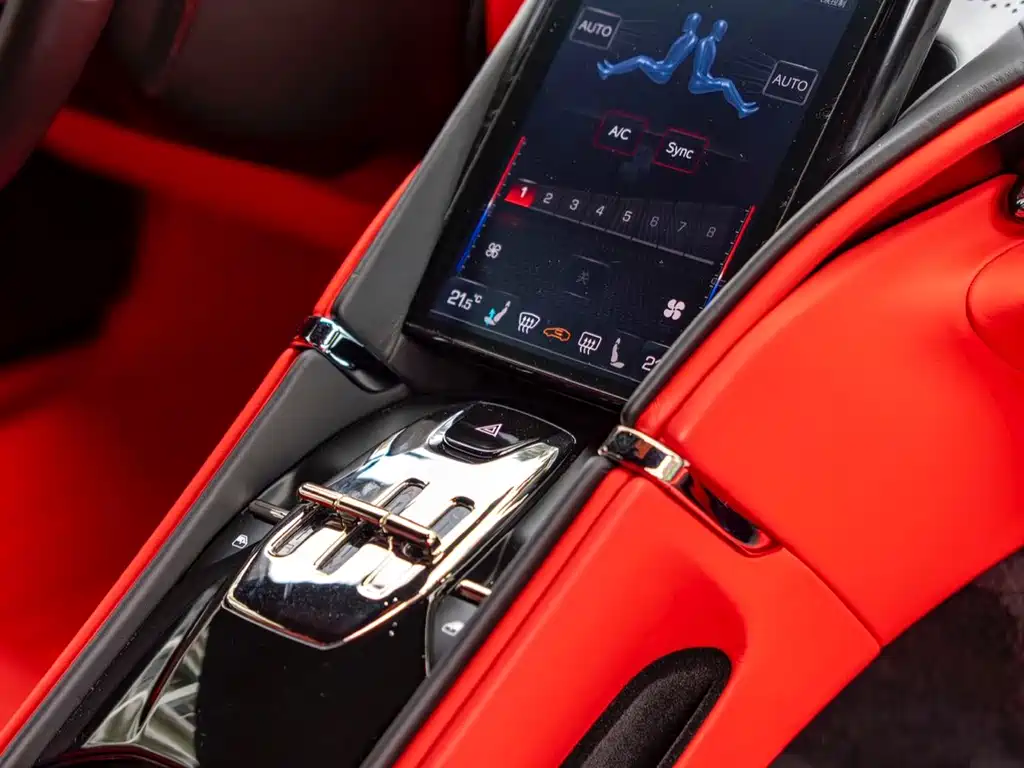 Roma 2020 3.9T V8 купить на сайте DeffCars