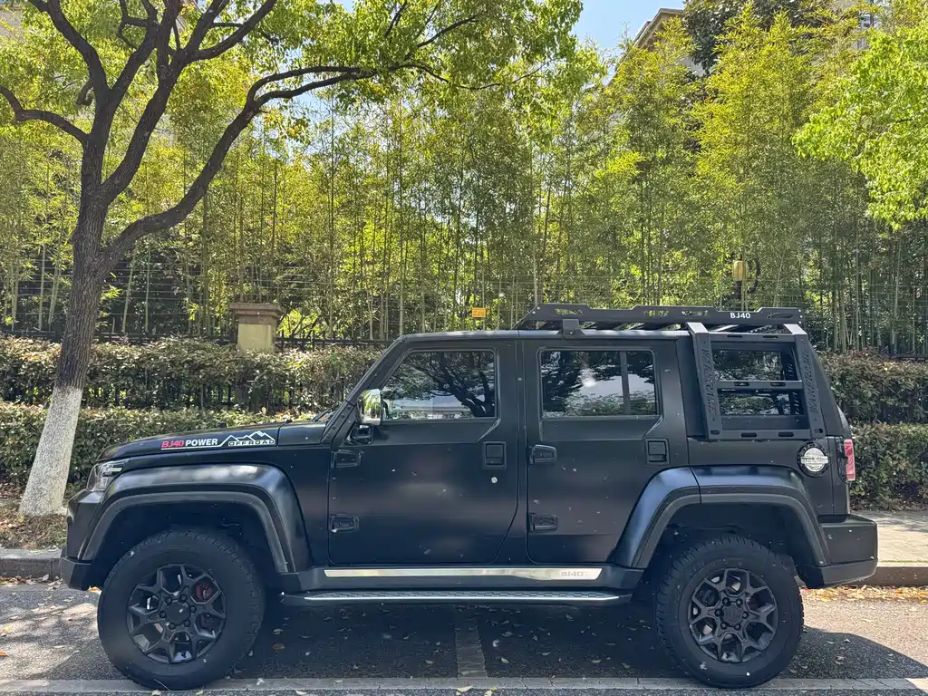 Beijing Off-Road BJ40 2023 2.0D Automatic Four-wheel Drive Blade Hero Edition Knight Type купить на сайте DeffCars