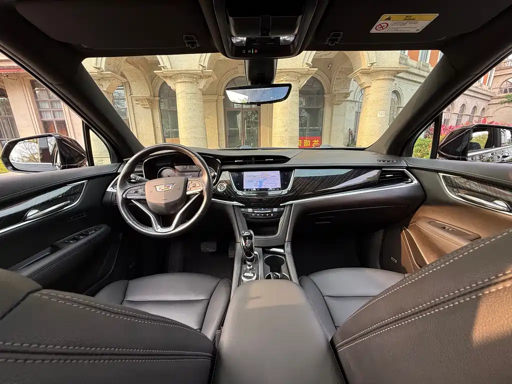 Cadillac XT6 2022 2.0T six-seat two-wheel drive luxury model купить на сайте DeffCars