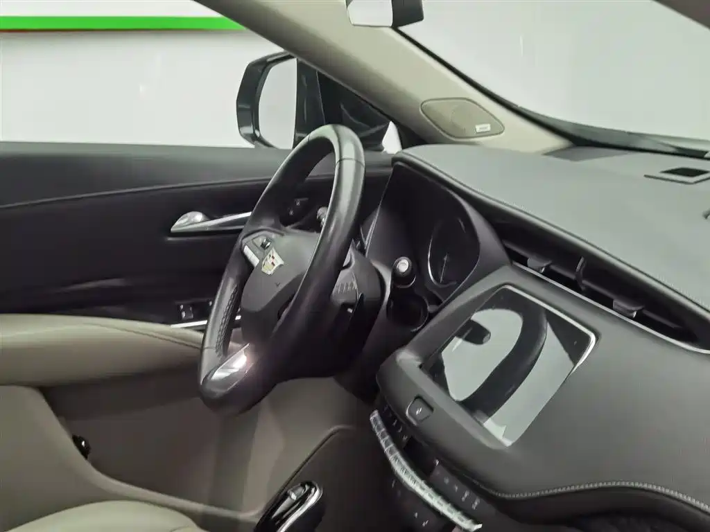 Cadillac XT4 2023 28T two-wheel drive luxury model купить на сайте DeffCars