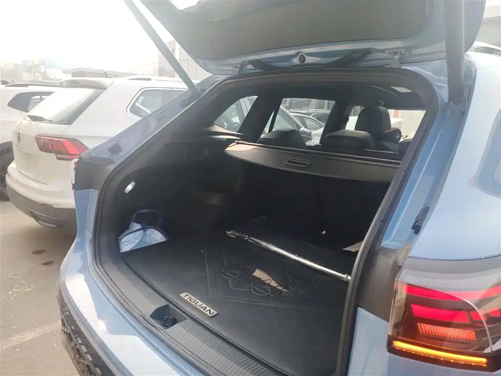 Tiguan L 2024 PRO 380TSI four-wheel drive R-Line Zhizun Edition купить на сайте DeffCars