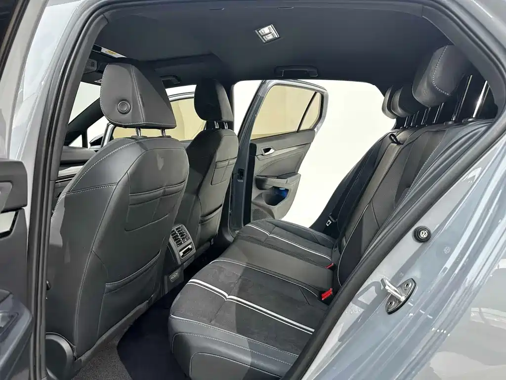 Golf 2023 280TSI DSG R-Line Lite купить на сайте DeffCars