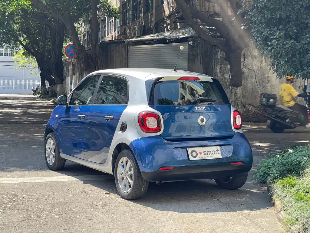 smart forfour 2018 1.0L 52kW smart version купить на сайте DeffCars