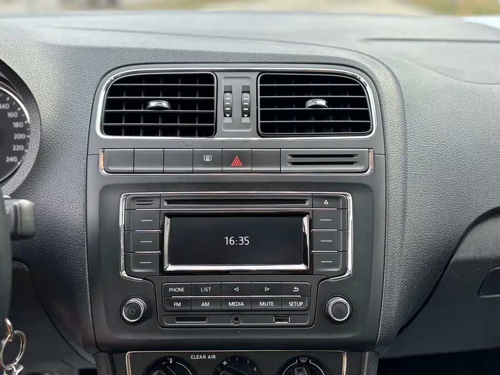 Polo 2016 1.6L automatic comfort model купить на сайте DeffCars