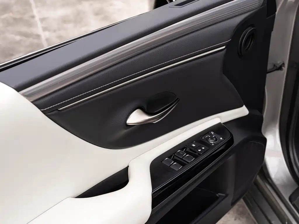 Lexus ES 2021 300h F SPORT купить на сайте DeffCars