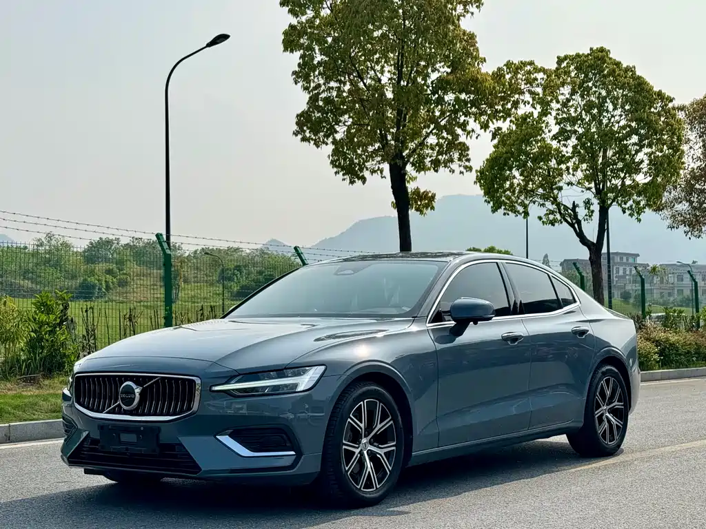 Volvo S60 2024 B4 Zhiyi Luxury Edition купить на сайте DeffCars