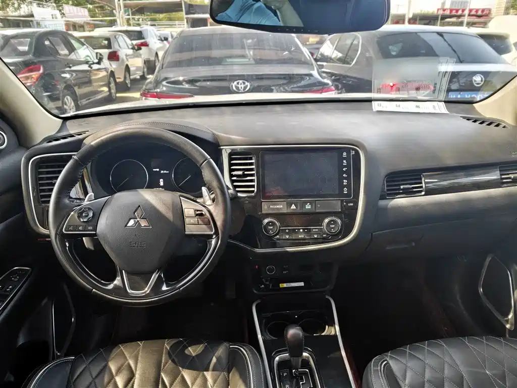 Outlander 2020 2.4L four-wheel drive exclusive version, 5 seats купить на сайте DeffCars