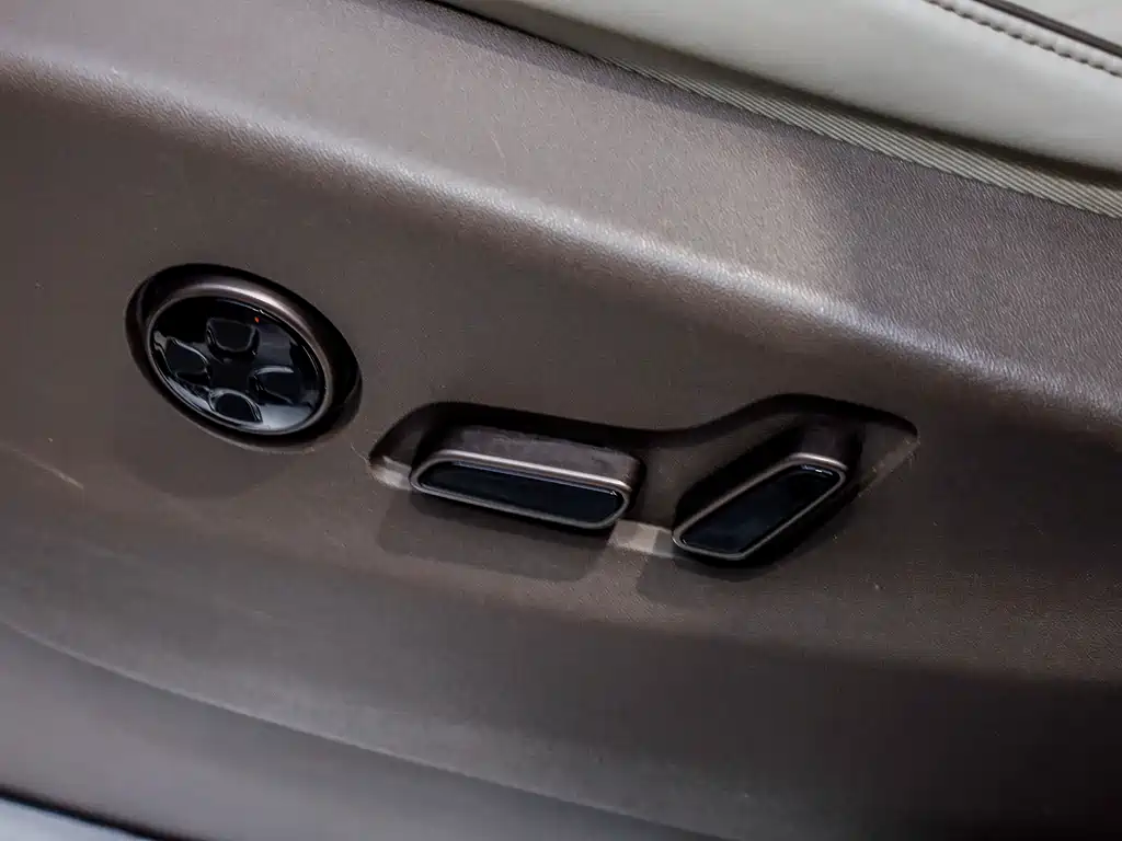 Denza D9 2022 DM-i 970 four-wheel drive premium model купить на сайте DeffCars