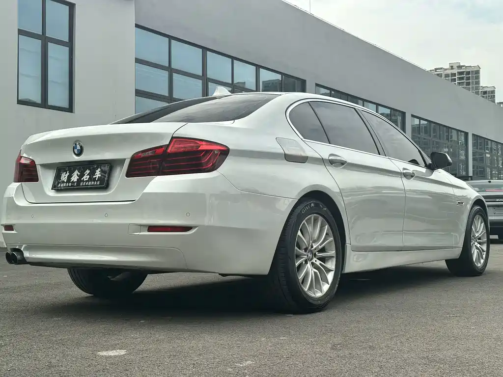 BMW 5 Series 2017 525Li Leading купить на сайте DeffCars