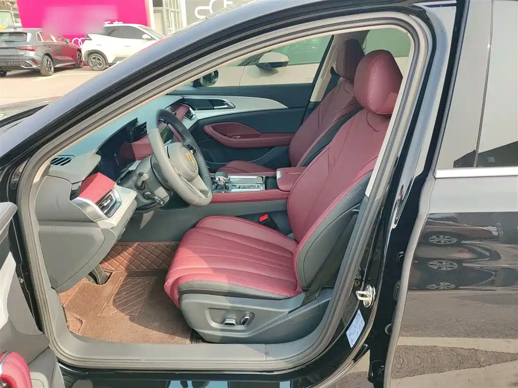 Hongqi H5 2025 2.0T automatic Qichang version купить на сайте DeffCars