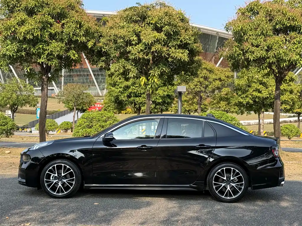 Lynk & Co 03 2022 1.5TD DCT Pro купить на сайте DeffCars