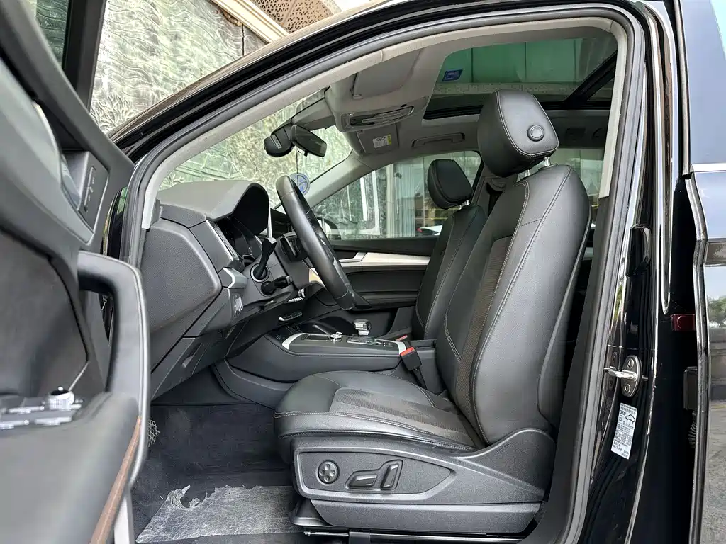 Audi Q5L 2018 40 TFSI enjoys fashionable style, National V купить на сайте DeffCars