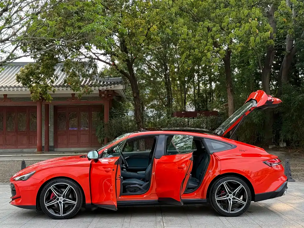 MG7 2023 2.0T automatic Trophy+ engine version купить на сайте DeffCars