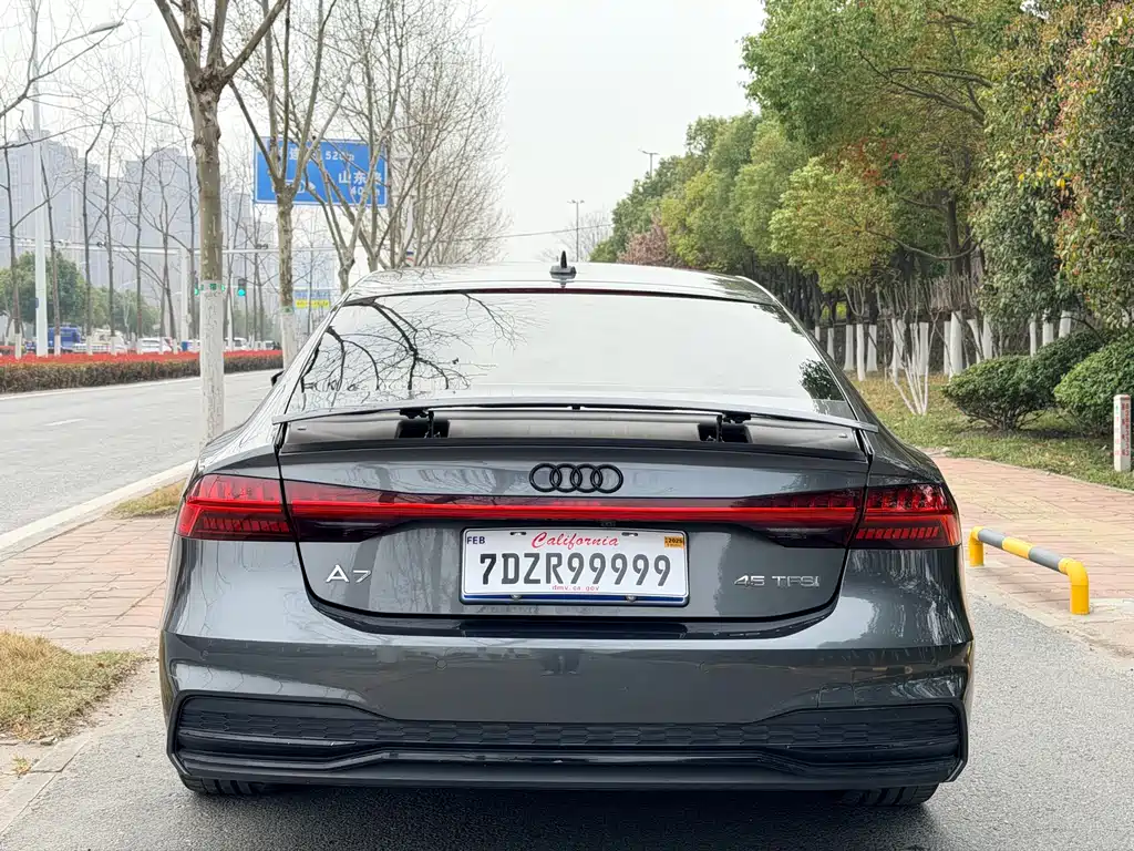 Audi A7 2023 45 TFSI Premium Selection купить на сайте DeffCars