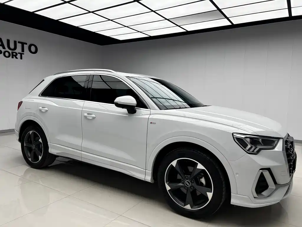 Audi Q3 2022 35 TFSI Fashionable and Dynamic купить на сайте DeffCars