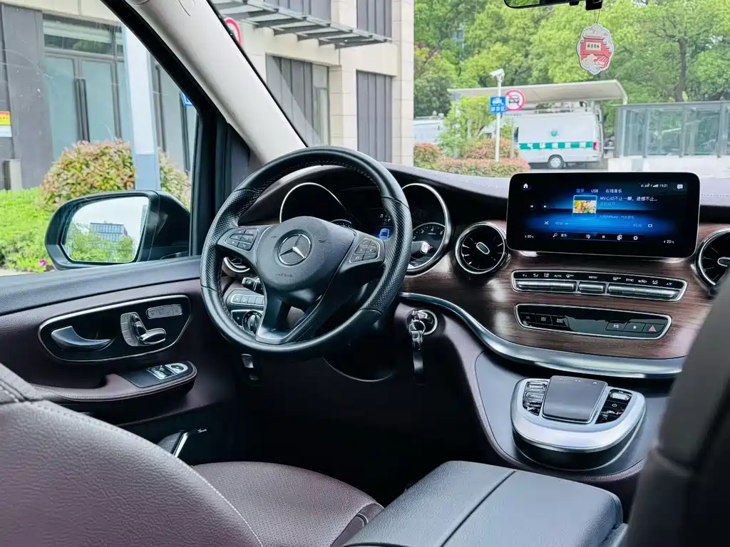 Mercedes-Benz V-Class 2021 V 260 L Long Wheelbase Luxury Edition купить на сайте DeffCars