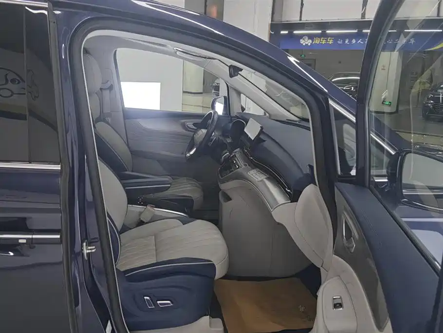 Roewe iMAX8 2021 400TGI Supreme Series Honor Edition купить на сайте DeffCars