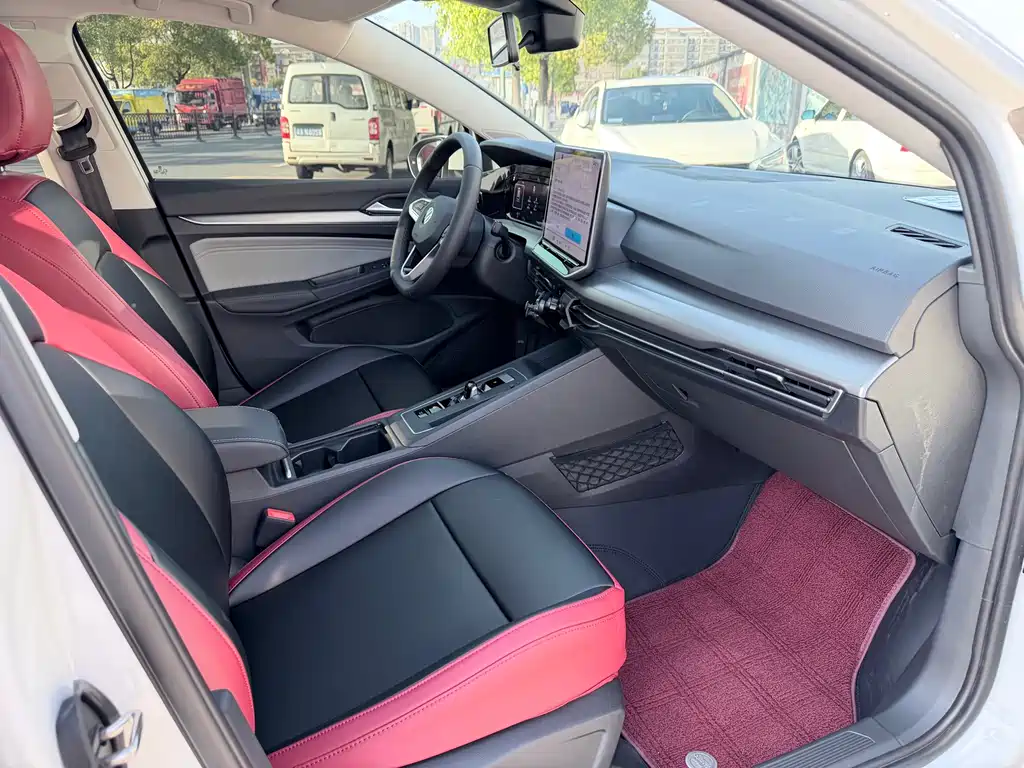Golf 2025 300TSI купить на сайте DeffCars