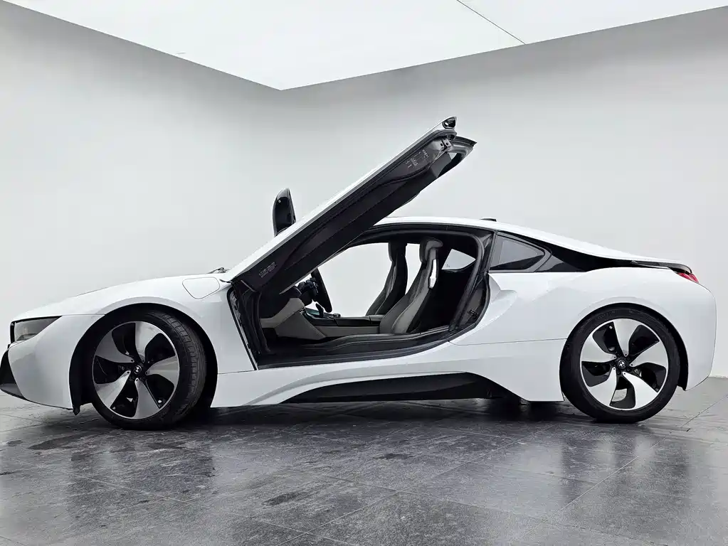 BMW i8 2014 standard model купить на сайте DeffCars