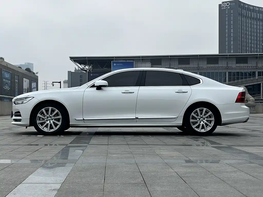 Volvo S90 2020 T5 Zhiyi Luxury Edition купить на сайте DeffCars