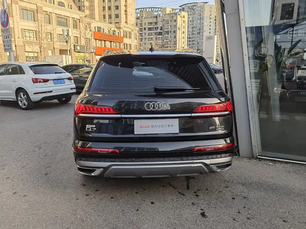 Audi Q7 2023 45 TFSI quattro S line sports купить на сайте DeffCars