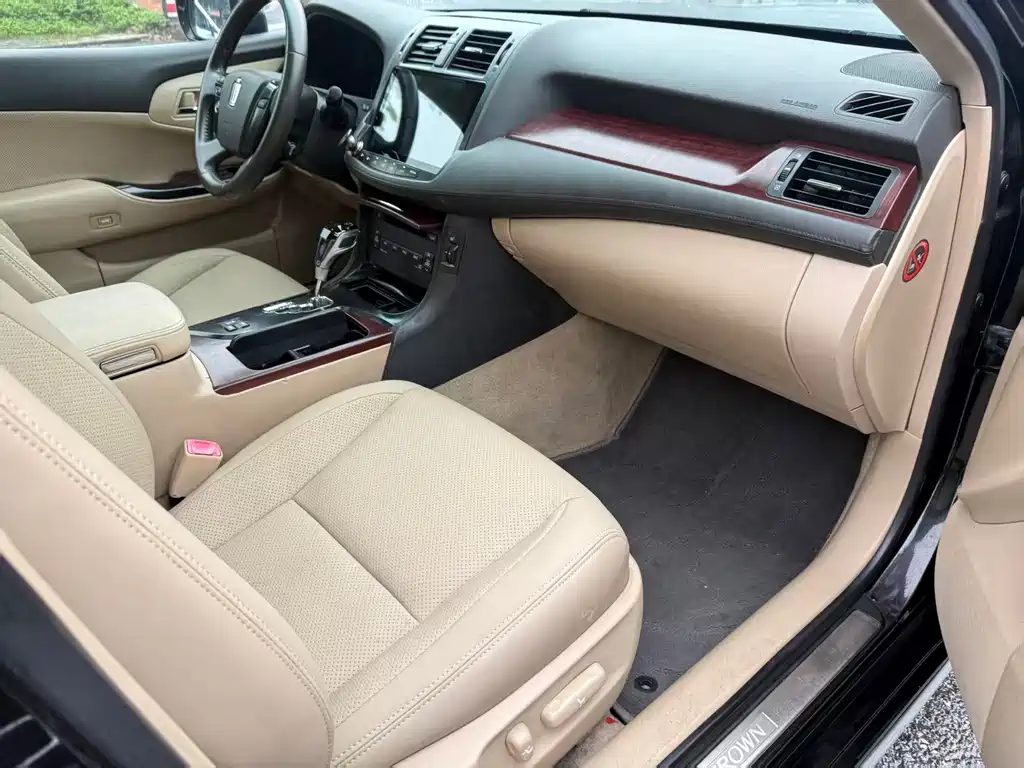 Crown 2010 2.5L Royal leather sunroof navigation version купить на сайте DeffCars