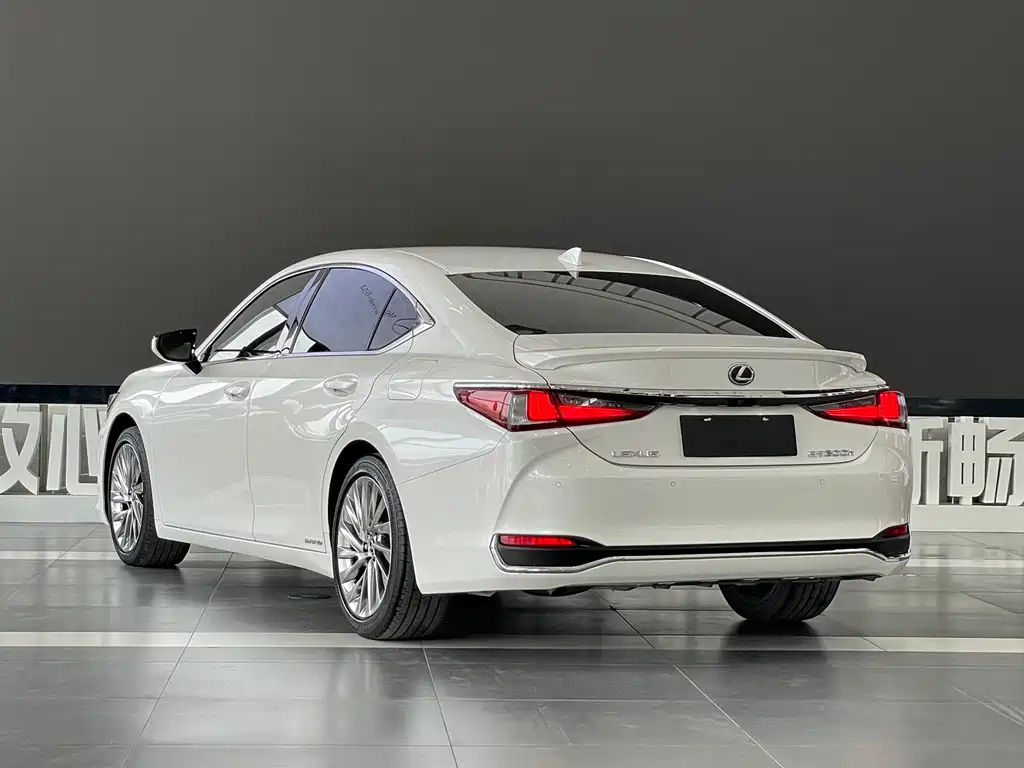 Lexus ES 2021 300h Executive Edition купить на сайте DeffCars