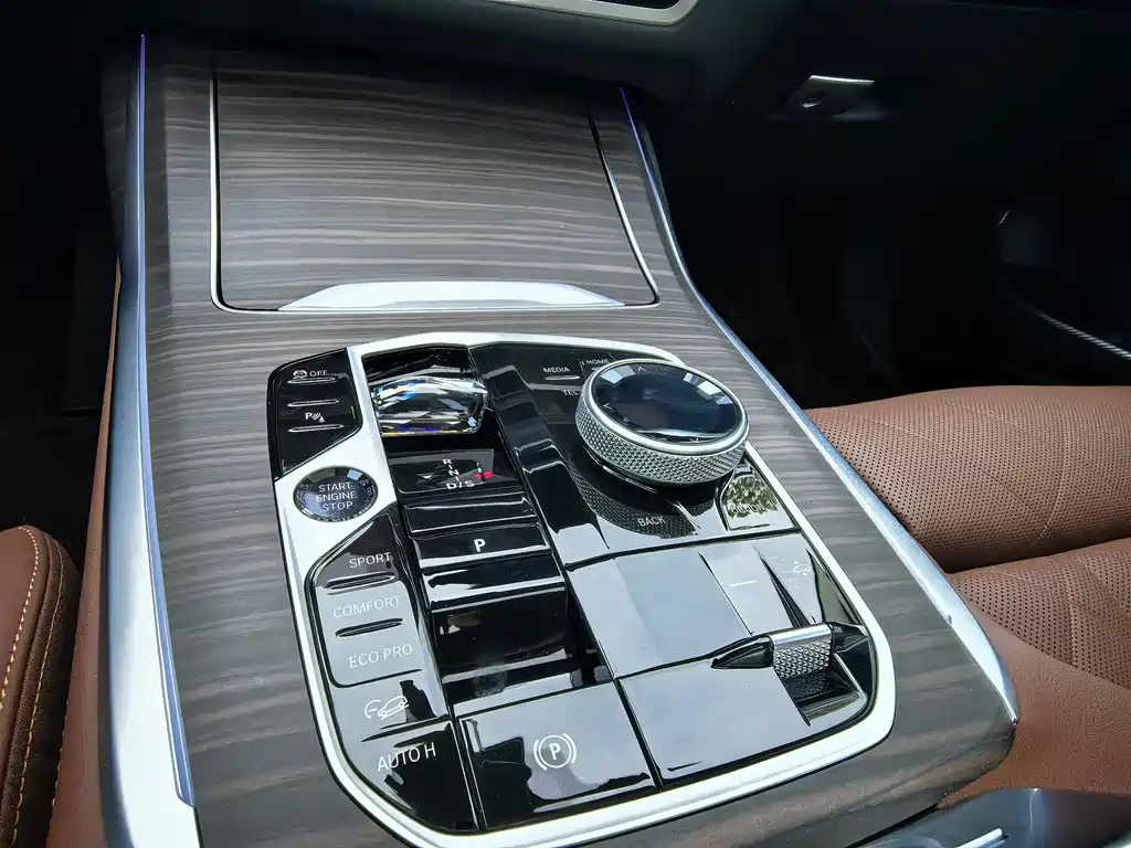 BMW X7 2024 xDrive40i Leading Luxury Package купить на сайте DeffCars