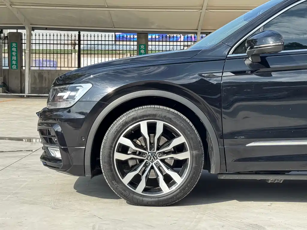 Tiguan L 2021 330TSI automatic two-wheel drive R-Line version купить на сайте DeffCars