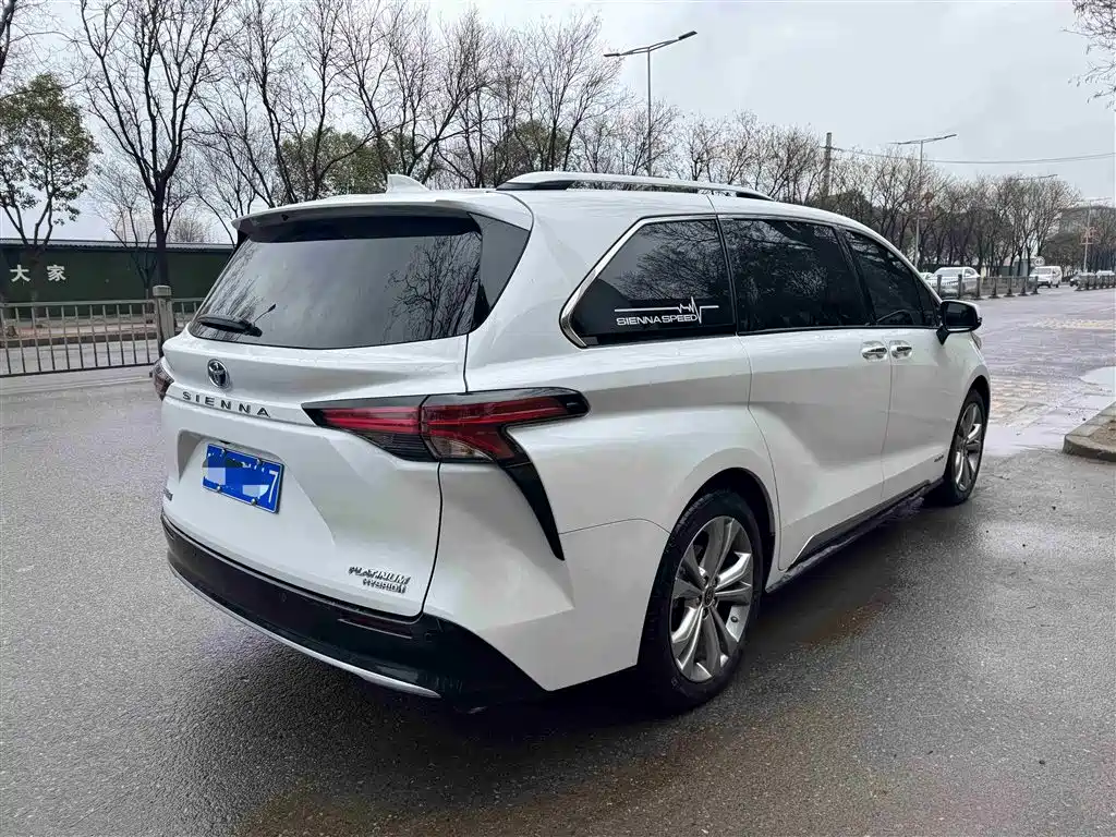 SIENNA 2023 2.5L Hybrid Platinum Edition купить на сайте DeffCars